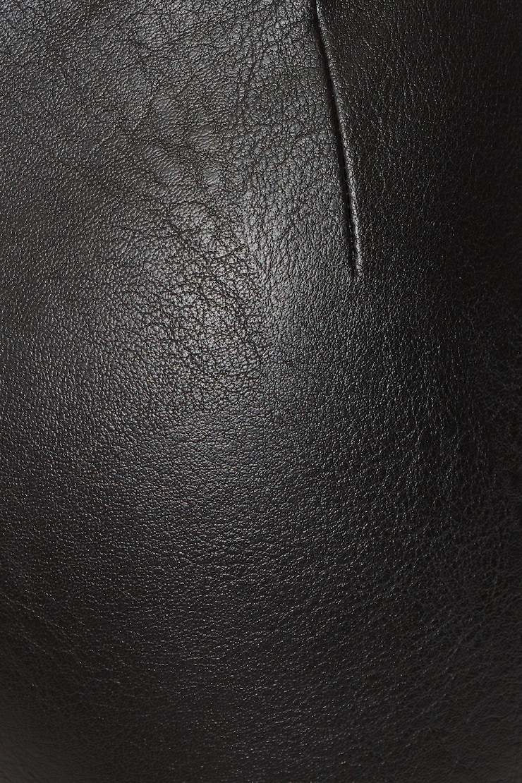 100101686_06V_alt3_1920x2880.jpg